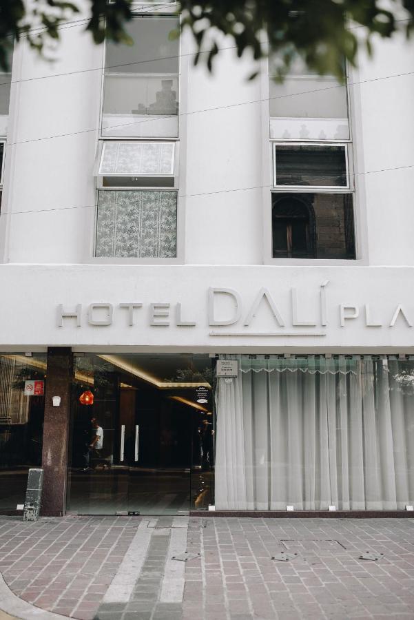Hotel Dali Plaza Ejecutivo Guadalajara Exterior photo